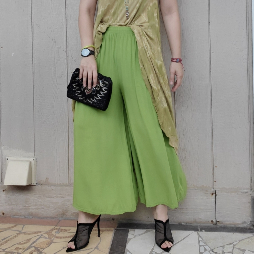 Green wide-leg high-waisted pants